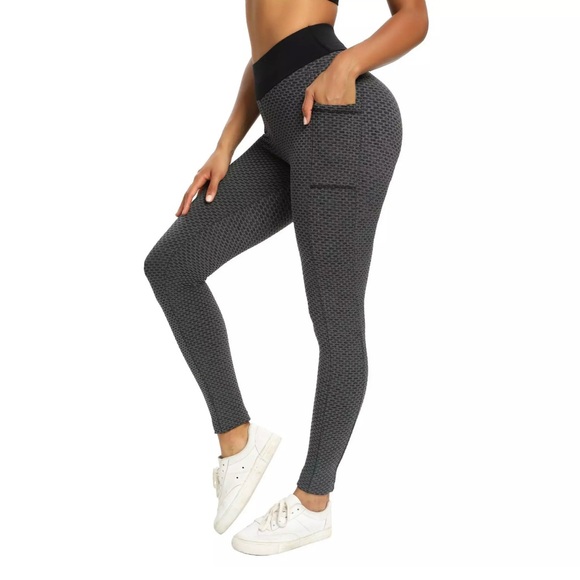 TikTok Leggings with Pocket - Black - Picture 1 of 4